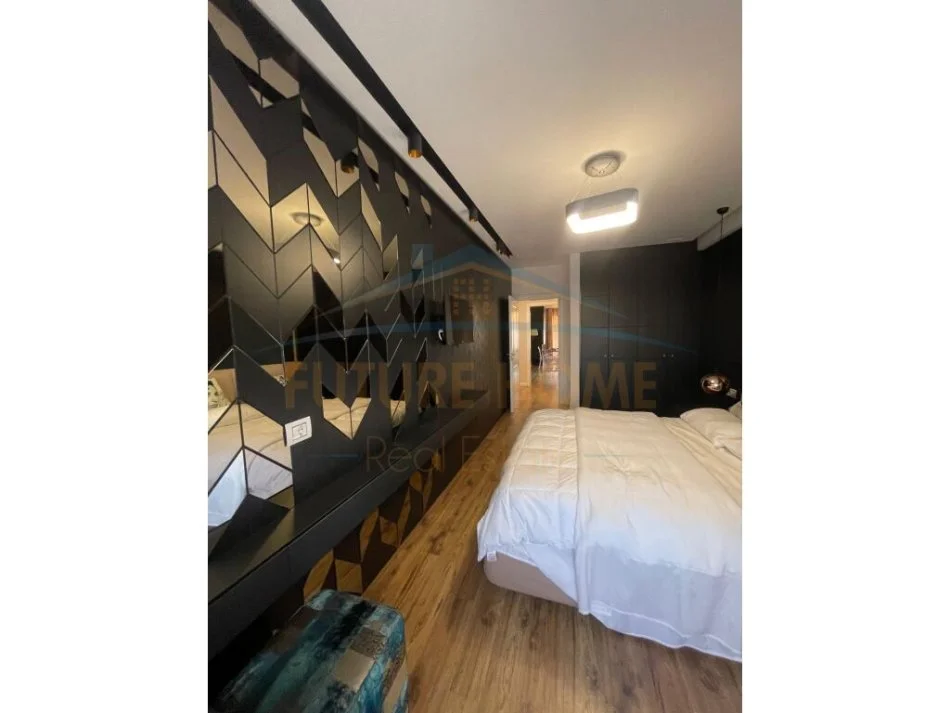 Tirane, shitet apartament 2+1+Ballkon Kati 7, 100 m² 260.000 € (Komuna e Parisit)