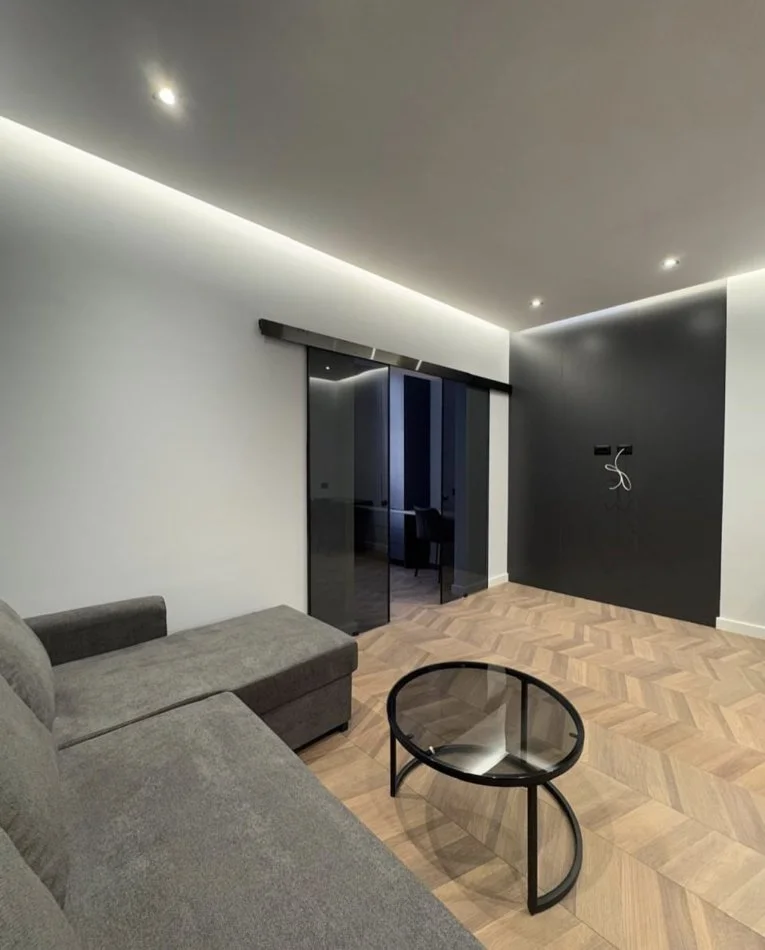 Tirane, jepet me qera apartament 1+1 Kati 2, 50 m² 530 € (Liqeni i Thate)