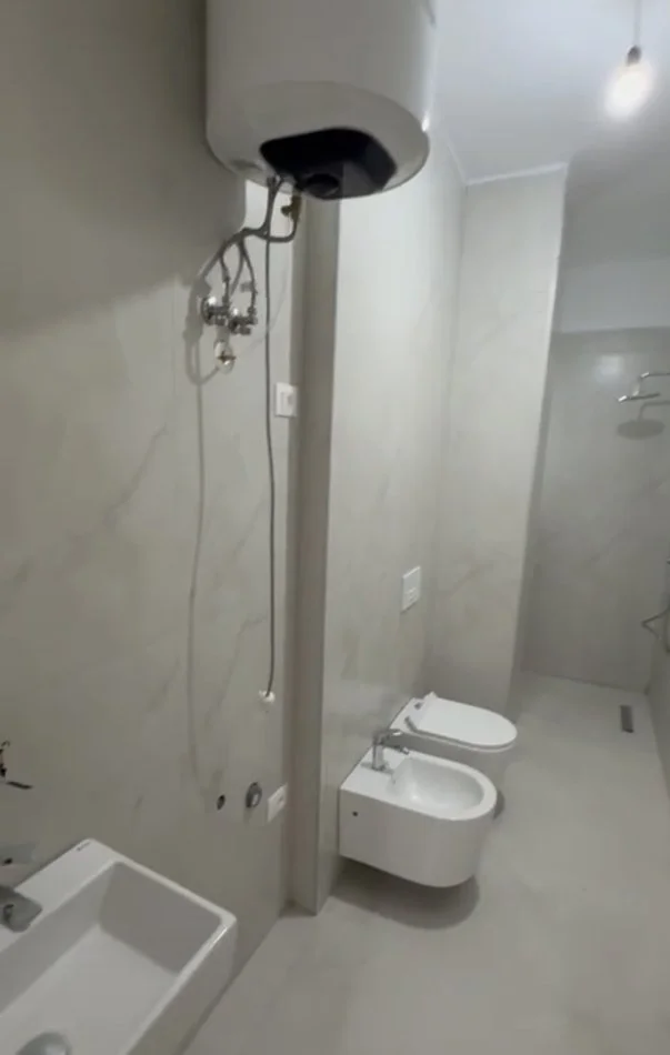 Tirane, shitet apartament 1+1 Kati 2, 61 m² 85.000 € 