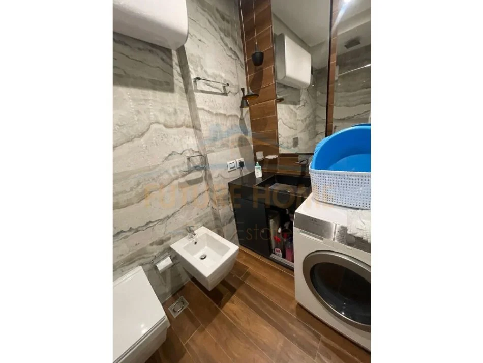 Tirane, shitet apartament 2+1+Ballkon Kati 7, 100 m² 260.000 € (Komuna e Parisit)
