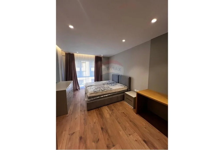 Tirane, jepet me qera apartament 2+1+Ballkon Kati 4, 120 m² 900 € (QIRA APARTAMENT 2+1+2 ISH PROFARMA!)