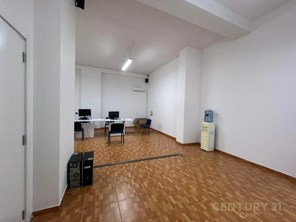 Tirane, jepet me qera zyre Kati 2, 102 m² 1.000 € 