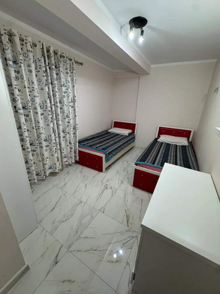 Tirane, jepet me qera apartament 2+1+Ballkon Kati 5, 85 m² 600 € 