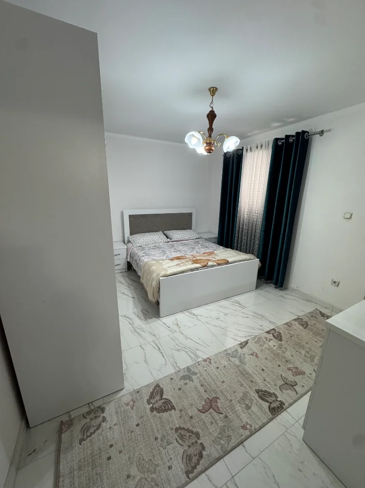 Tirane, jepet me qera apartament 2+1+Ballkon Kati 5, 85 m² 600 € 