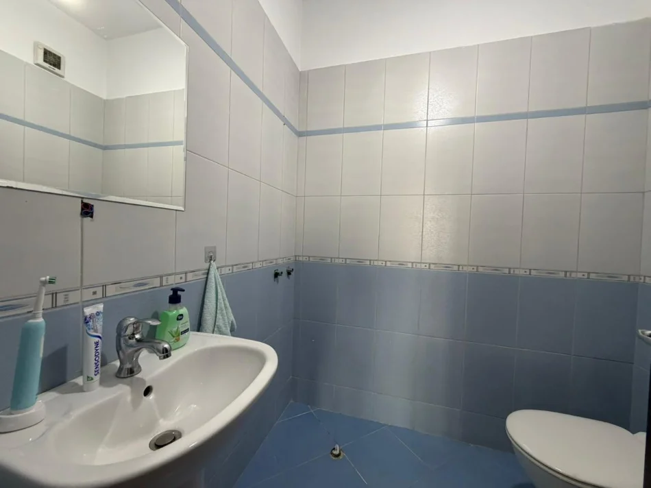 Tirane, jepet me qera apartament 2+1+Ballkon Kati 3, 90 m² 600 € 