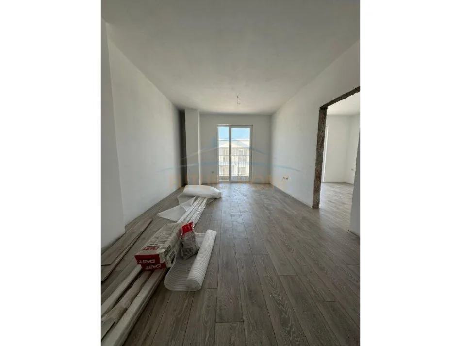Tirane, shitet apartament 2+1+Ballkon Kati 8, 71 m² 74.550 € (Univers City)
