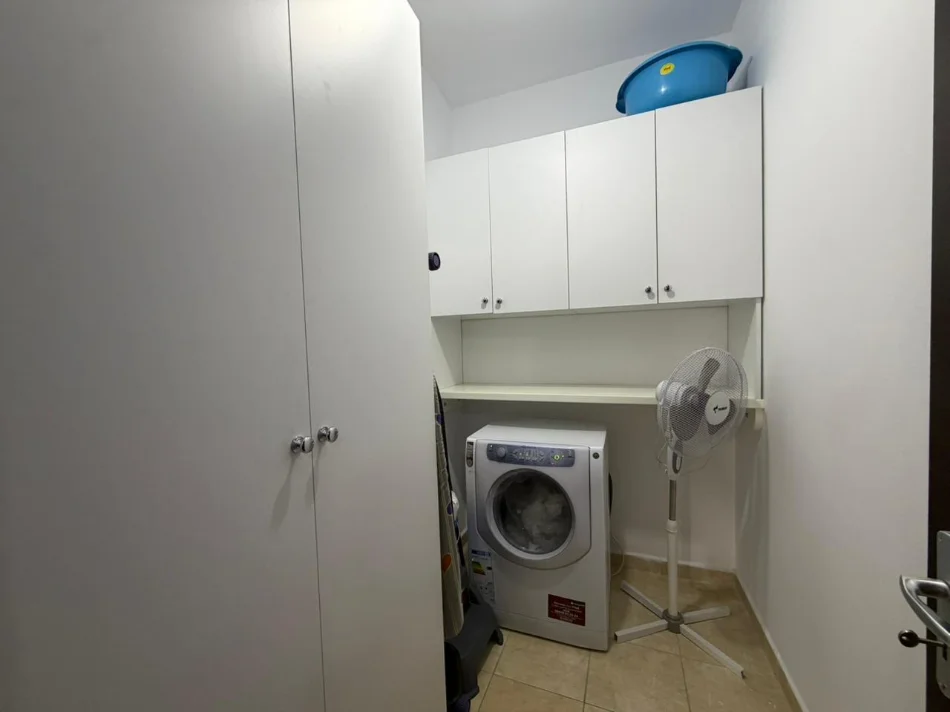 Tirane, jepet me qera apartament 2+1+Ballkon Kati 3, 90 m² 600 € 