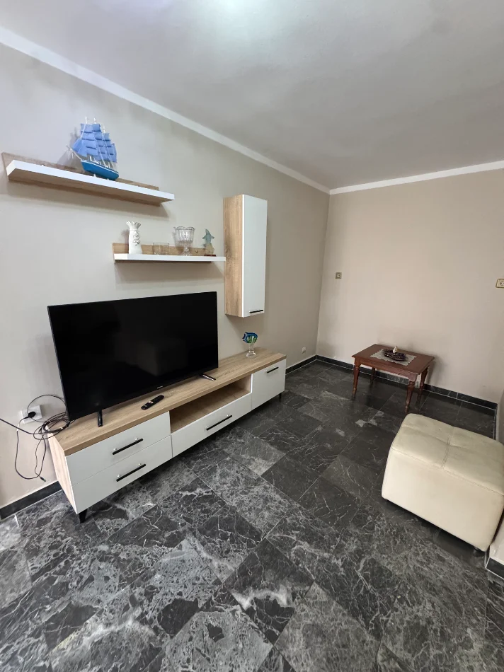Tirane, jepet me qera apartament 2+1+Ballkon Kati 5, 85 m² 600 € 