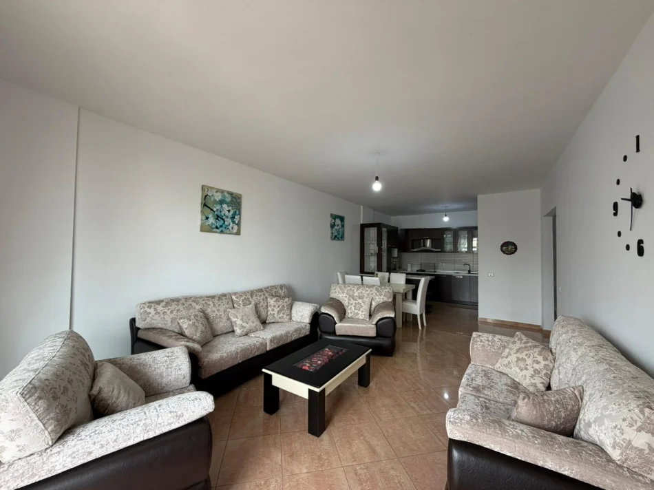 Tirane, jepet me qera apartament 2+1+Ballkon Kati 3, 90 m² 600 € 