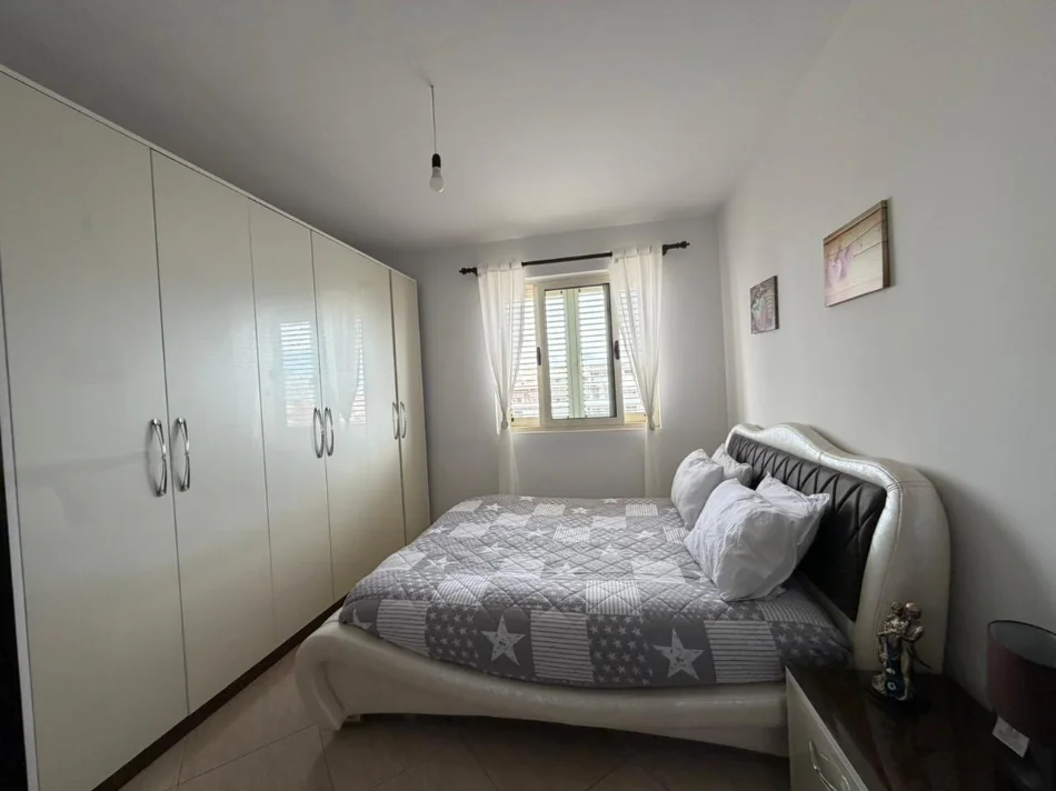 Tirane, jepet me qera apartament 2+1+Ballkon Kati 3, 90 m² 600 € 