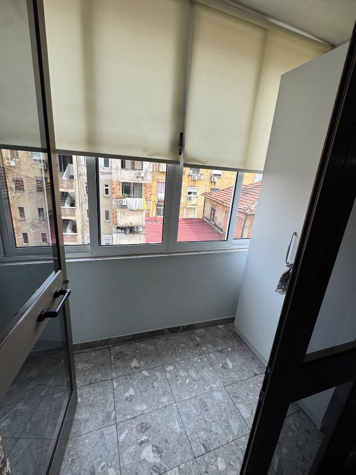 Tirane, jepet me qera apartament 2+1+Ballkon Kati 5, 85 m² 600 € 