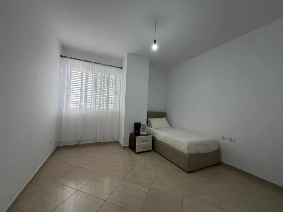 Tirane, jepet me qera apartament 2+1+Ballkon Kati 3, 90 m² 600 € 