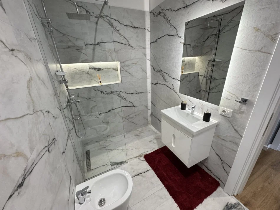 Tirane, jepet me qera apartament 2+1+Ballkon Kati 3, 111 m² 700 € (Rapo hekali)