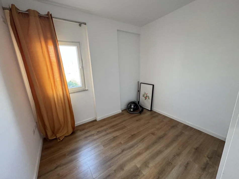 Tirane, jepet me qera apartament 2+1+Ballkon Kati 3, 111 m² 700 € (Rapo hekali)