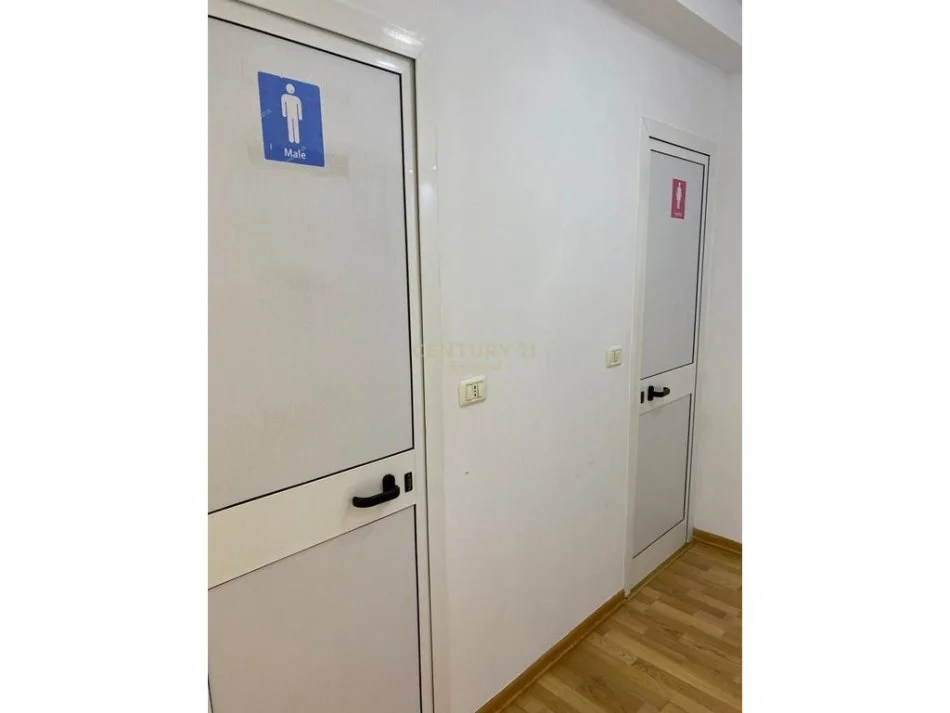 Tirane, jepet me qera ambjent biznesi , 120 m² 1.400 € (Piazza)