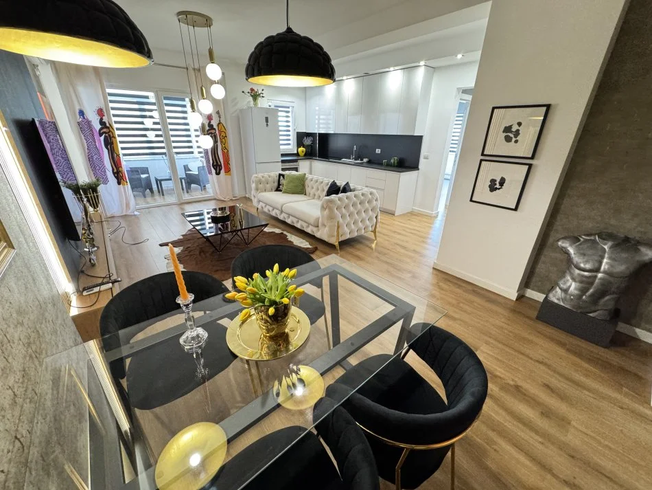 Tirane, jepet me qera apartament 2+1+Ballkon Kati 3, 111 m² 700 € (Rapo hekali)