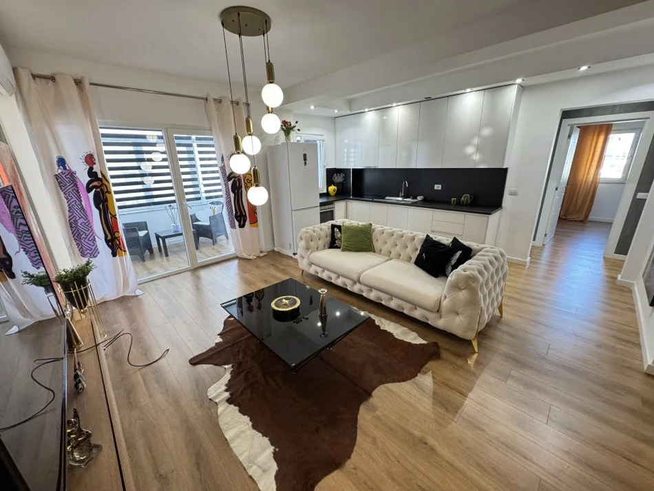 Tirane, jepet me qera apartament 2+1+Ballkon Kati 3, 111 m² 700 € (Rapo hekali)