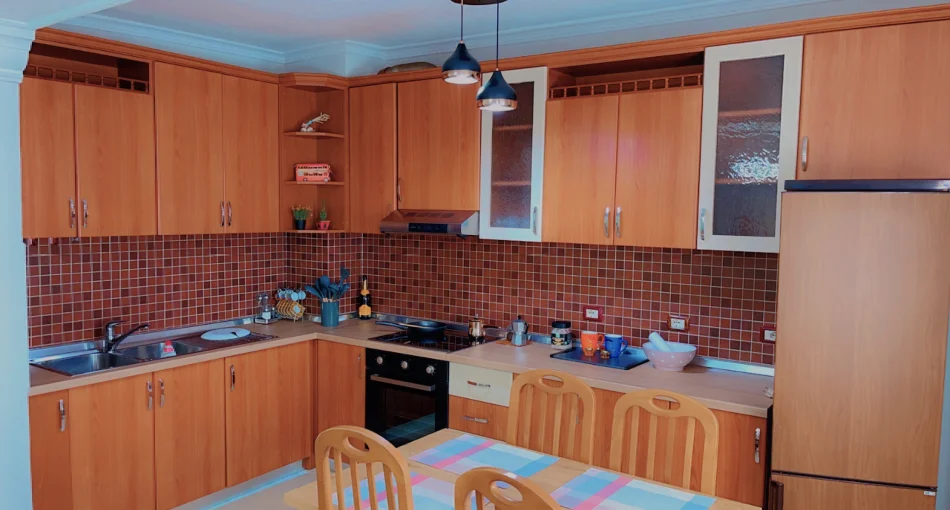 Tirane, jepen me qera 2 apartamente 1+1+Aneks+Ballkon Kati 0, 70 m² 700 € (Prane Spitalit Amerikan 2)