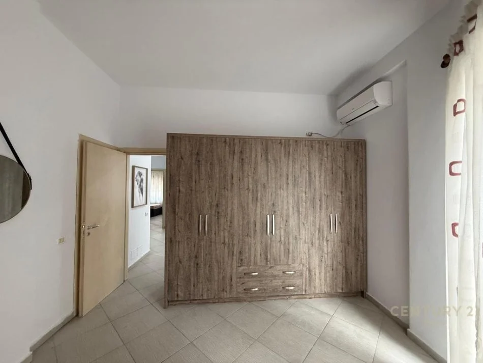 Tirane, jepet me qera apartament 2+1 Kati 1, 115 m² 650 € 