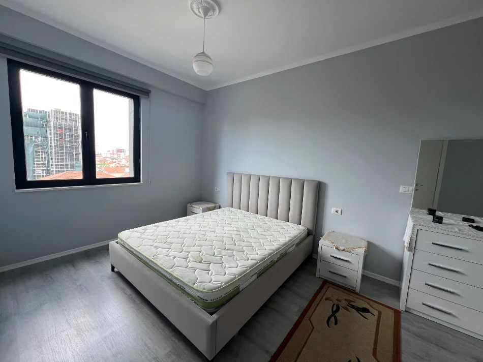 Tirane, jepet me qera apartament 2+1+Ballkon Kati 4, 92 m² 600 € (Jordan misja)