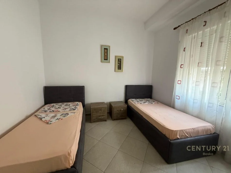 Tirane, jepet me qera apartament 2+1 Kati 1, 115 m² 650 € 