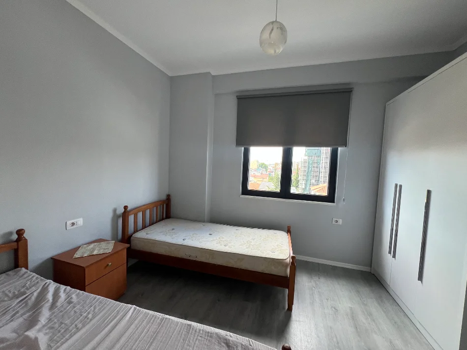 Tirane, jepet me qera apartament 2+1+Ballkon Kati 4, 92 m² 600 € (Jordan misja)