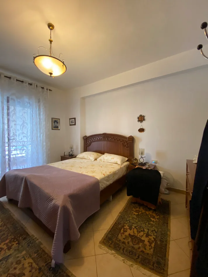 Tirane, jepet me qera apartament 2+1+Ballkon Kati 4, 106 m² 700 € 