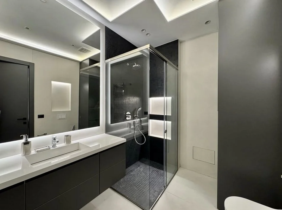 Tirane, jepet me qera apartament 1+1+Ballkon Kati 5, 68 m² 900 € (Kompleksi Delijorgji, Rruga e Kavajes)