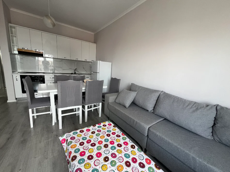Tirane, jepet me qera apartament 2+1+Ballkon Kati 4, 92 m² 600 € (Jordan misja)