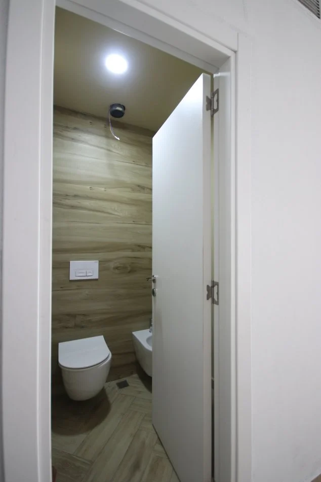 Tirane, shes ambjent biznesi Kati 0, 202 m² (Rruga e Dibres)