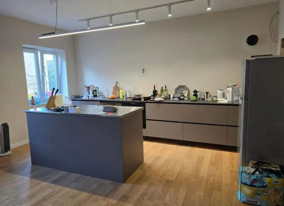 Tirane, shitet apartament 2+1 , 275.000 € 