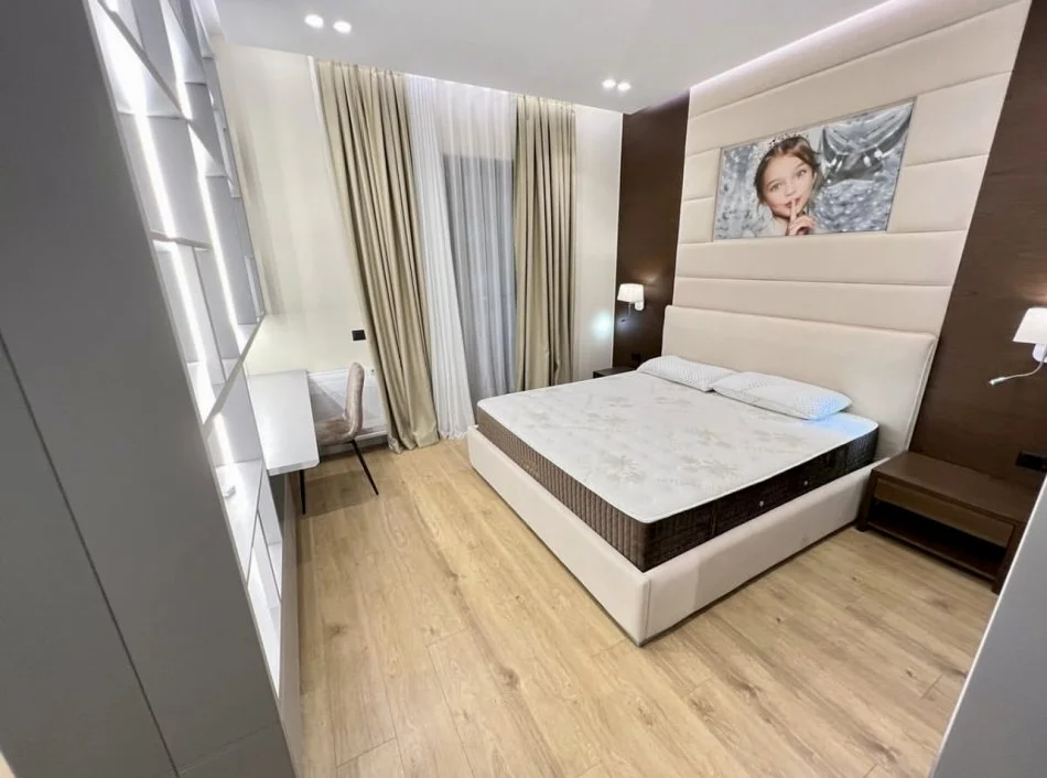 Tirane, jepet me qera apartament 1+1+Ballkon Kati 4, 60 m² 900 € (Kompleksi SQUARE 21, Rruga e Kavajes)