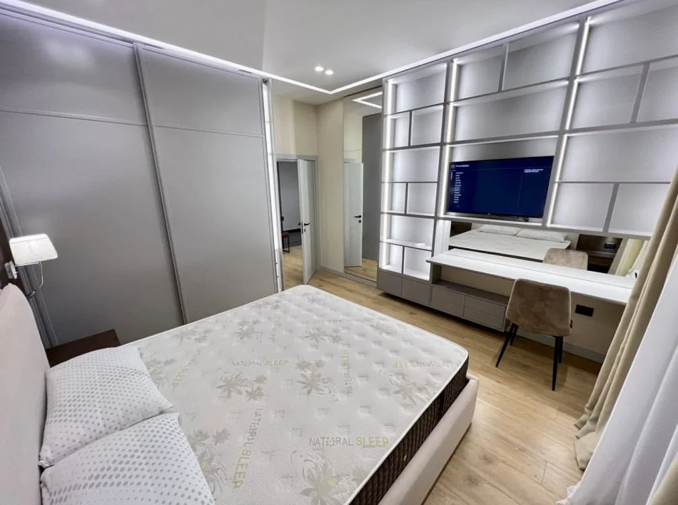 Tirane, jepet me qera apartament 1+1+Ballkon Kati 4, 60 m² 900 € (Kompleksi SQUARE 21, Rruga e Kavajes)