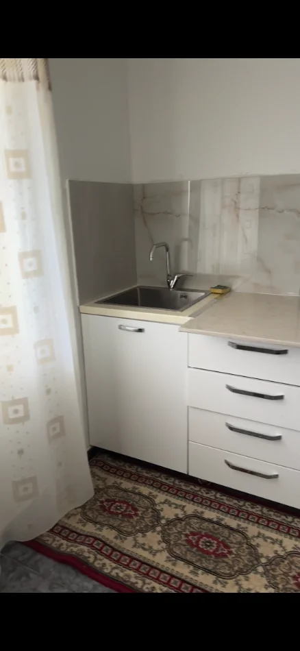 Tirane, Jepet me Qera shtepi 1+1 Kati 0, 42.000 Leke