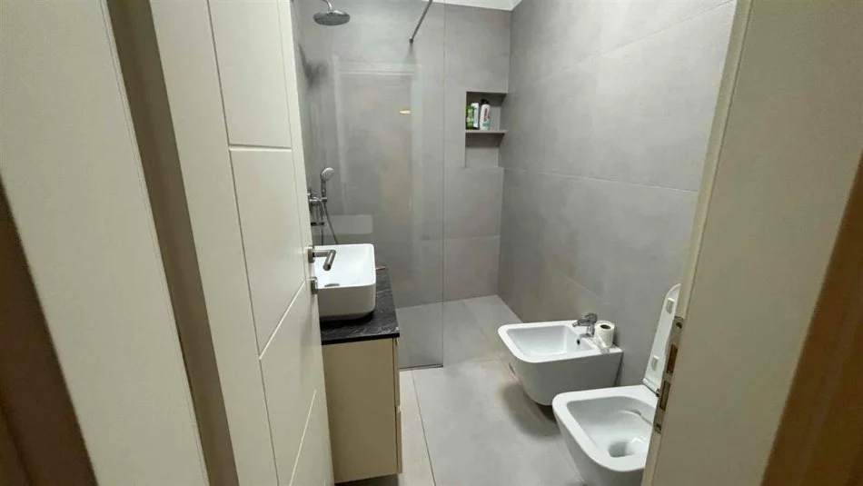 Tirane, jepet me qera apartament 2+1 Kati 6, 100 m² 650 € (Big Market 5 Maj)