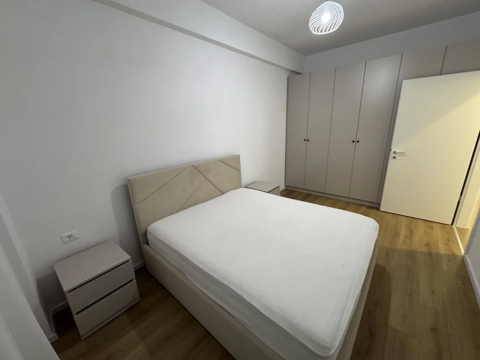 Tirane, jepet me qera apartament 1+1+Ballkon Kati 7, 65 m² 400 € (Pasho hysa)