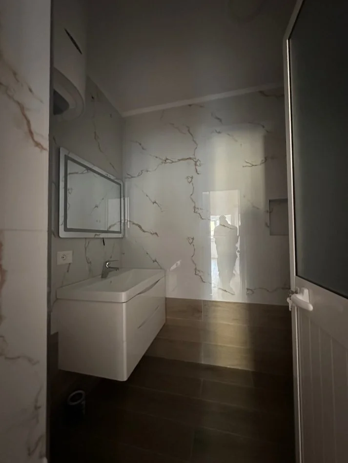 Tirane, shes 2+1 Kati 7, 96 m² 210.000 € (Rruga Kavajes)