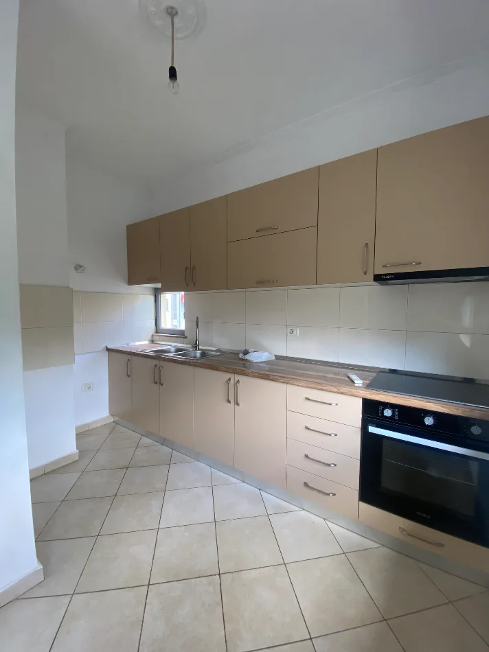 Tirane, jepet me qera apartament 2+1+Aneks Kati 3, 100 m² 450 €