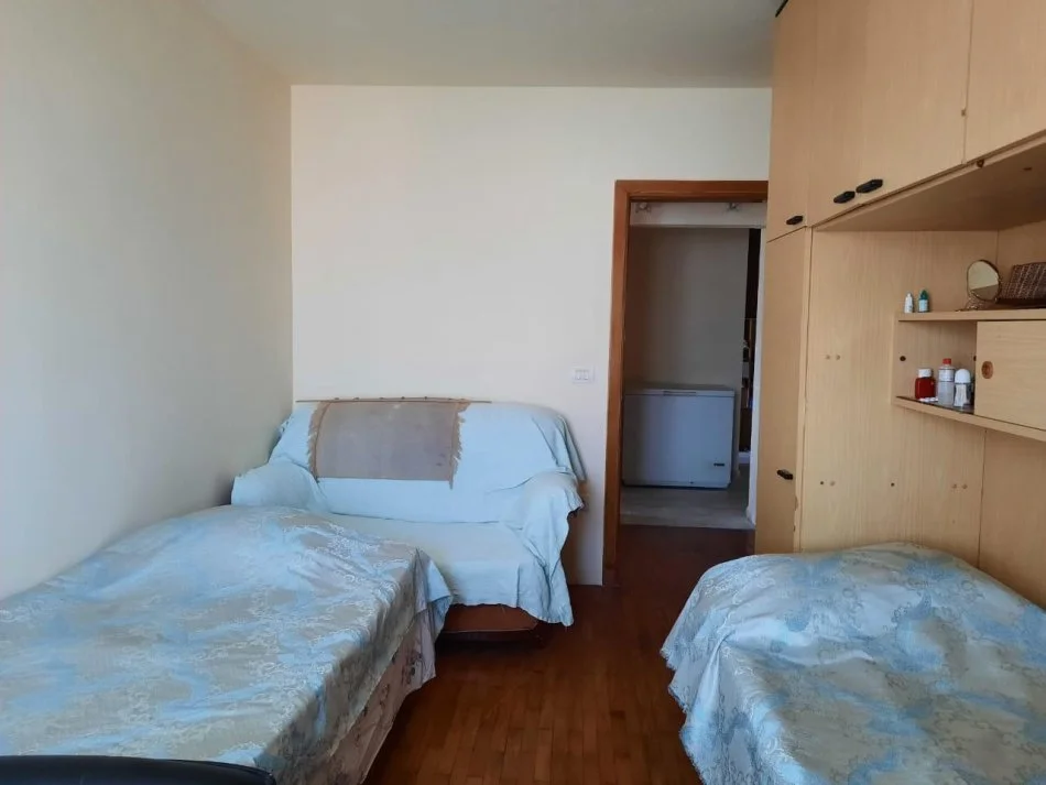Tirane, jepet me qera apartament 2+1 Kati 9, 100 m² 500 € (Laprake ,Zoja e Keshillit te Mire)