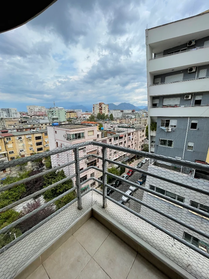 Tirane, jap me qera apartament 2+1+Ballkon Kati 6, 700 € 
