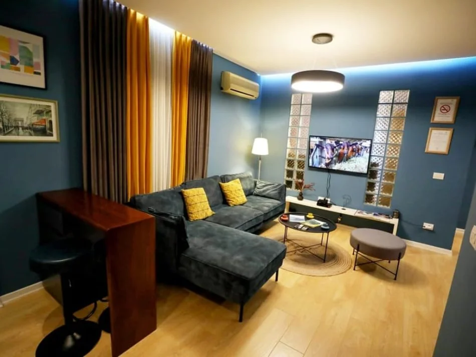 Tirane, jepet me qera 2+1 , 1.000 € (Shallvaret)