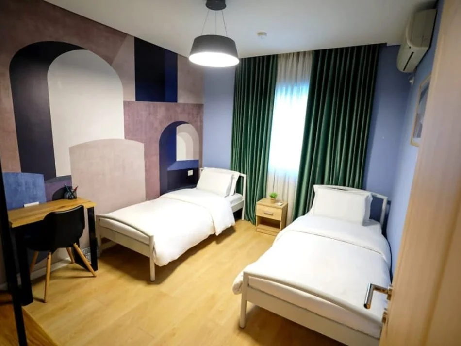 Tirane, jepet me qera 2+1 , 1.000 € (Shallvaret)