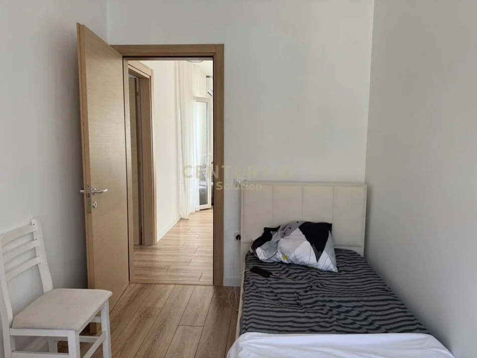 Tirane, jepet me qera apartament 2+1 Kati 4, 94 m² 700 € 