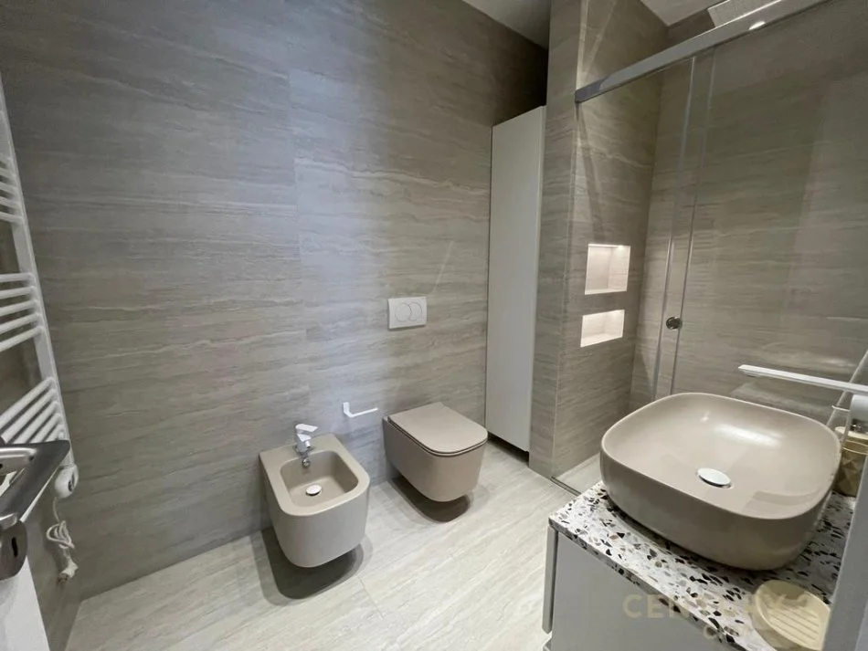 Tirane, jepet me qera apartament 2+1 Kati 2, 105 m² 1.500 € 