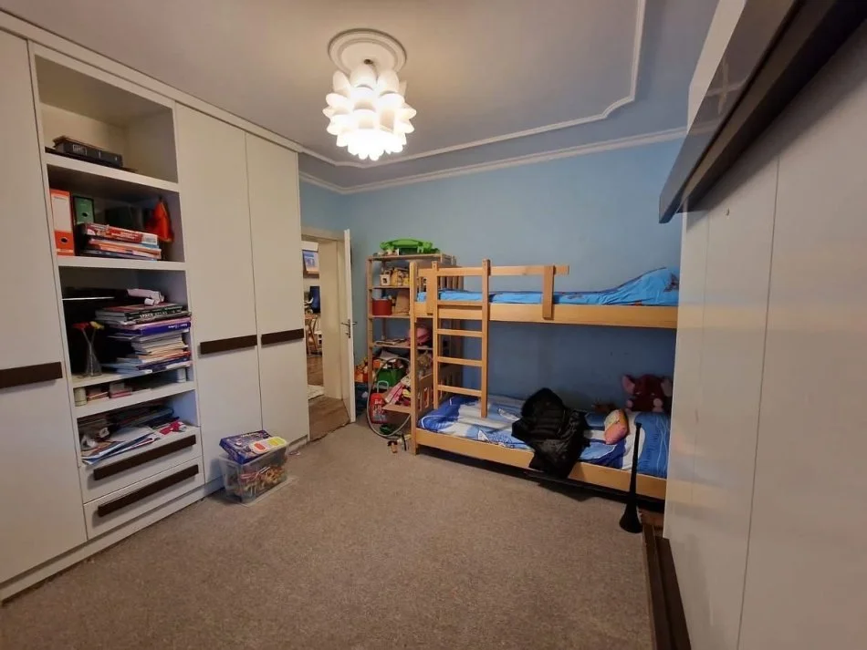 Tirane, jepet me qera apartament 2+1 Kati 3, 600 € (Delijorgji)