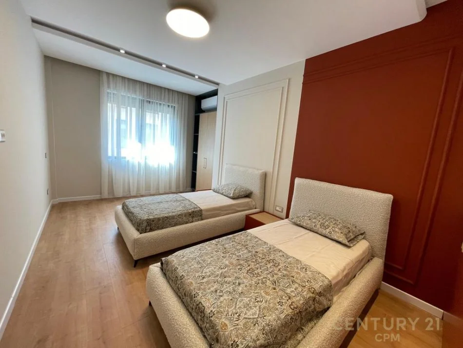 Tirane, jepet me qera apartament 2+1 Kati 2, 105 m² 1.500 € 