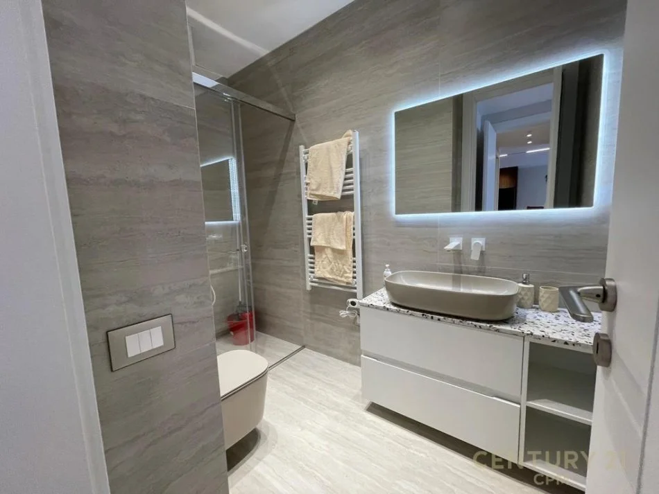 Tirane, jepet me qera apartament 2+1 Kati 2, 105 m² 1.500 € 