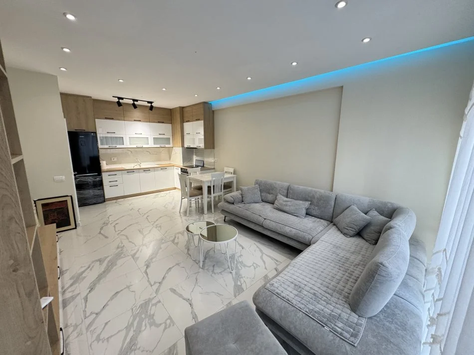 Tirane, jepet me qera apartament 1+1+Ballkon Kati 5, 70 m² 450 € (Teodor keko)