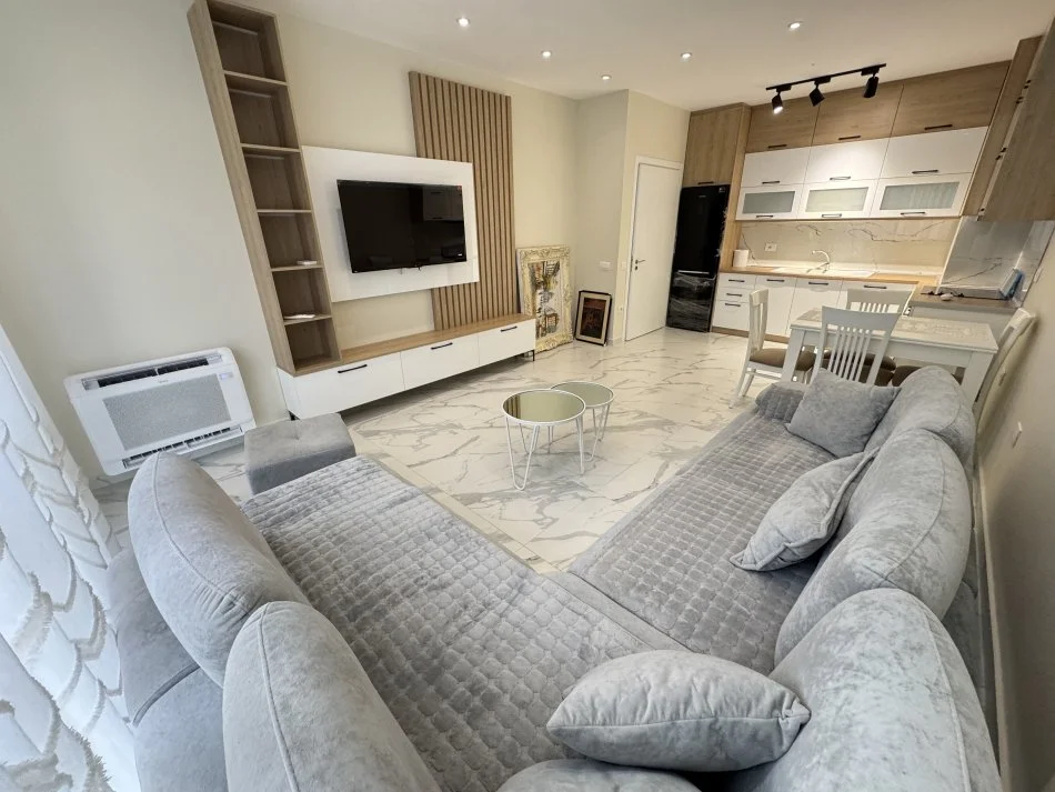 Tirane, jepet me qera apartament 1+1+Ballkon Kati 5, 70 m² 450 € (Teodor keko)