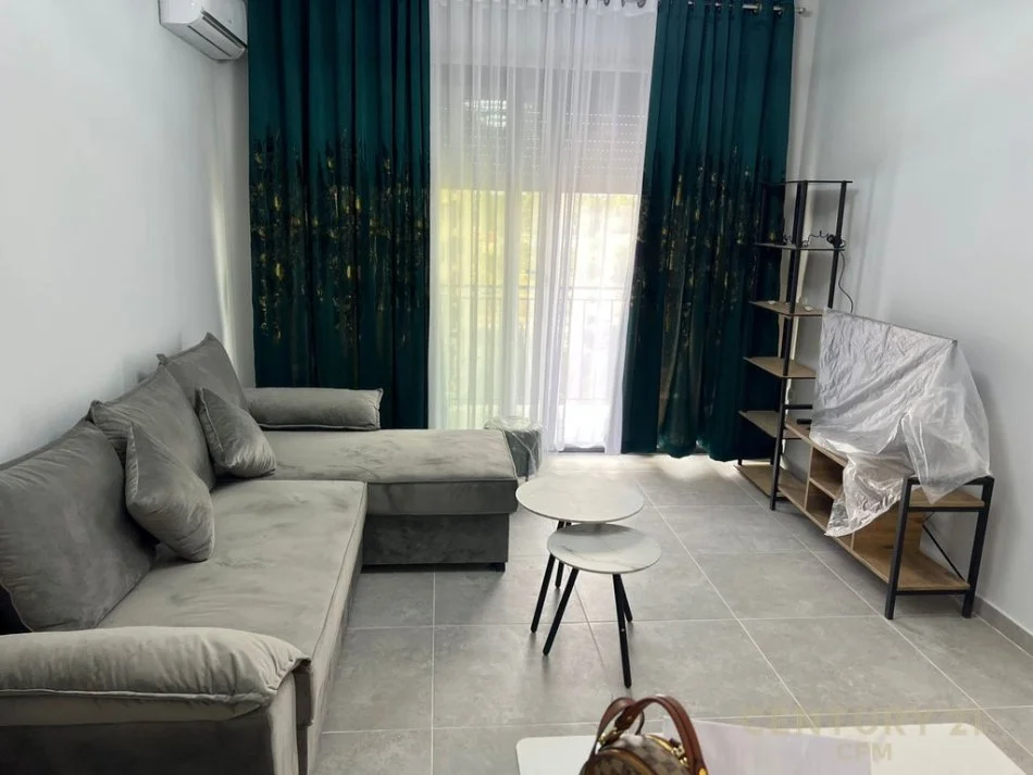 Tirane, jepet me qera apartament 2+1 Kati 2, 110 m² 980 € 